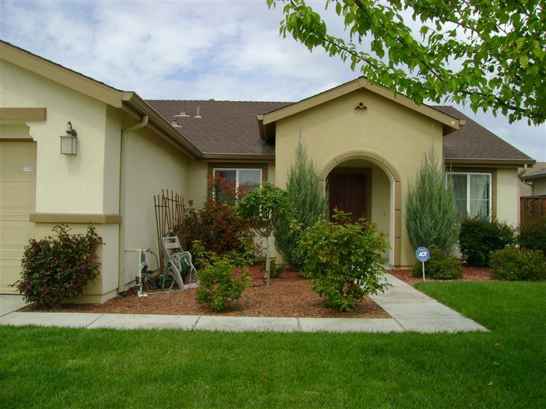 4579 E Burns Ave, Fresno, CA 93725 photo 1