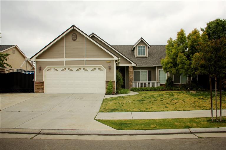 1924 N Perry Ave, Clovis, CA 93619 photo 1
