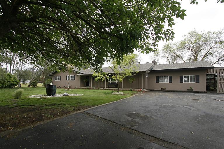 6705 N Bethel Ave, Clovis, CA 93619 photo 1