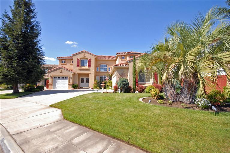 2554 E Granada Ave, Fresno, CA 93720 photo 1