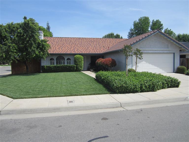 693 N Bundy Ave, Clovis, CA 93611 photo 1