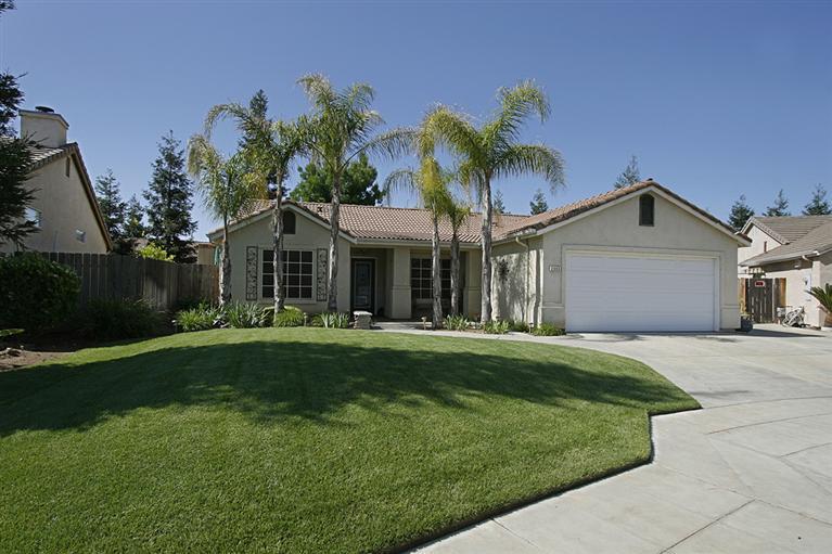 2543 E Christopher Dr, Fresno, CA 93720 photo 1