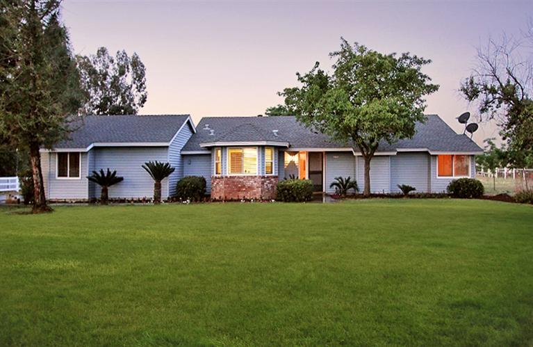 12765 E Alamos Ave, Sanger, CA 93657 photo 1
