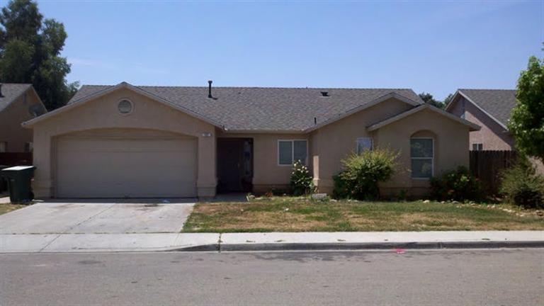 537 6th St, Sanger, CA 93657 photo 1