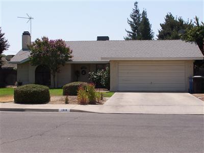 1315 Cooper St, Selma, CA 93662 photo 1