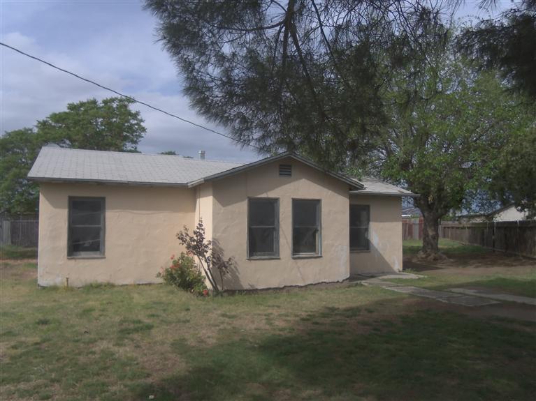 750 E 4th St, Hanford, CA 93230 photo 1