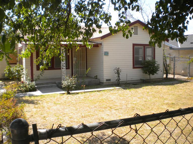 474 S Stearns St, Fowler, CA 93625 photo 1