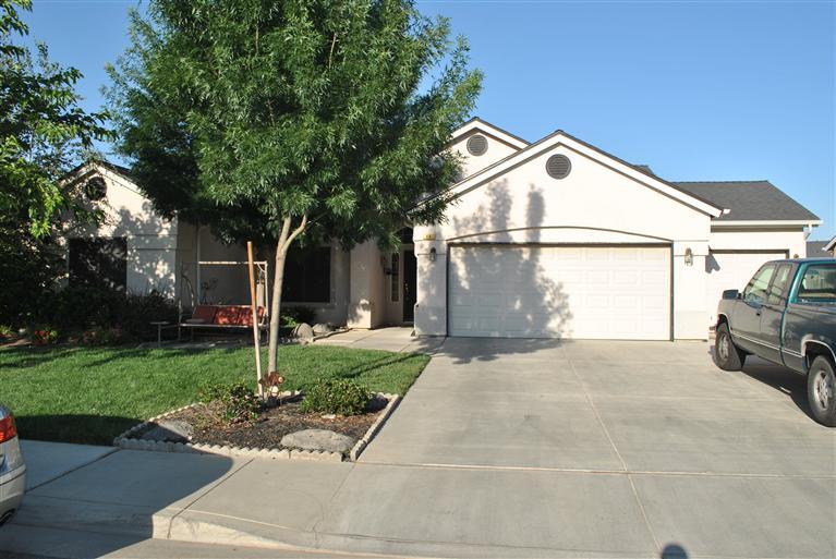 44 West Ave, Sanger, CA 93657 photo 1