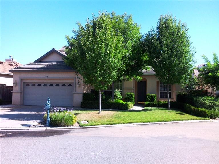 10888 E Clearwater Way, Clovis, CA 93619 photo 1