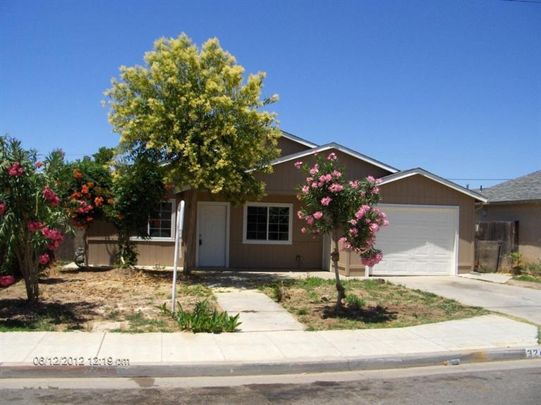 324 Hull Ave, Madera, CA 93638 photo 1