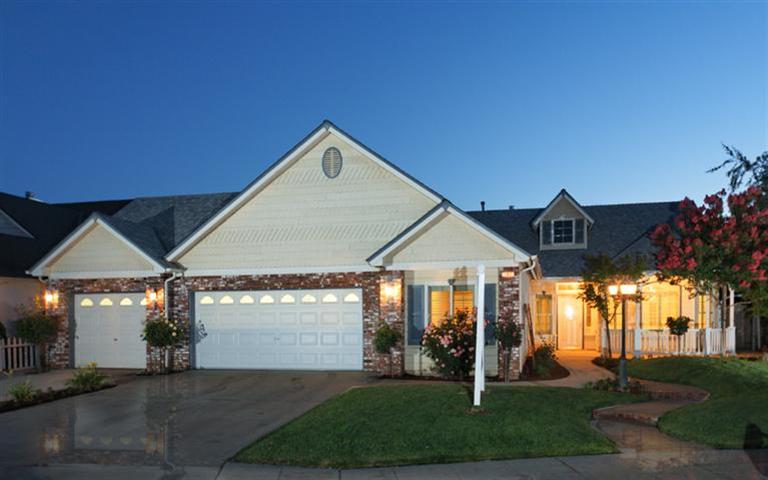 143 W Everglade Ave, Clovis, CA 93619 photo 1