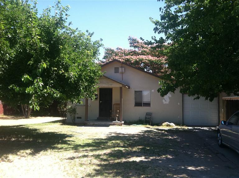 527 S K St, Madera, CA 93637 photo 1