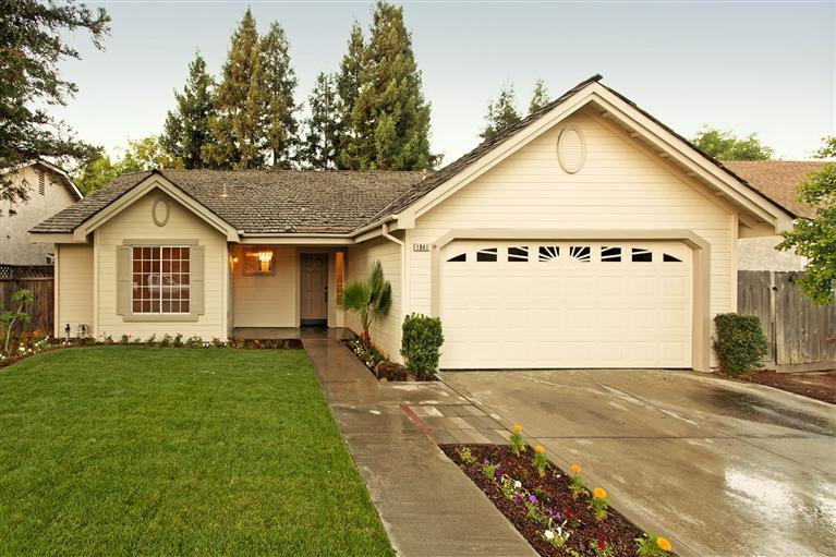 1841 E Fallbrook Ave, Fresno, CA 93720 photo 1