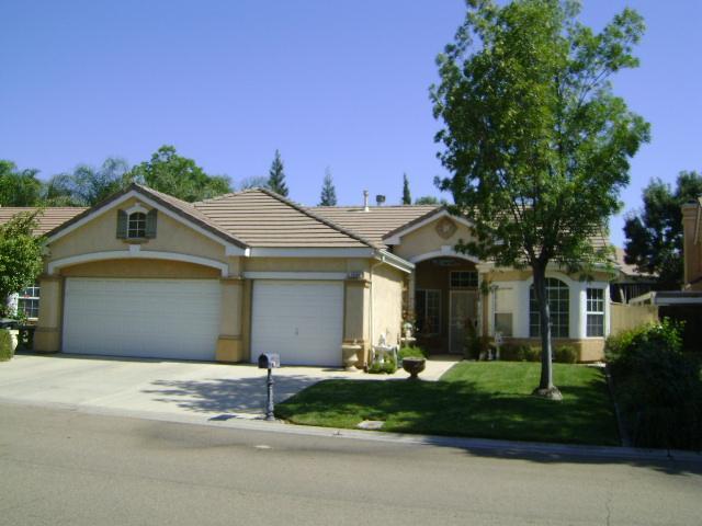 10566 E Ravenswood Way, Clovis, CA 93619 photo 1
