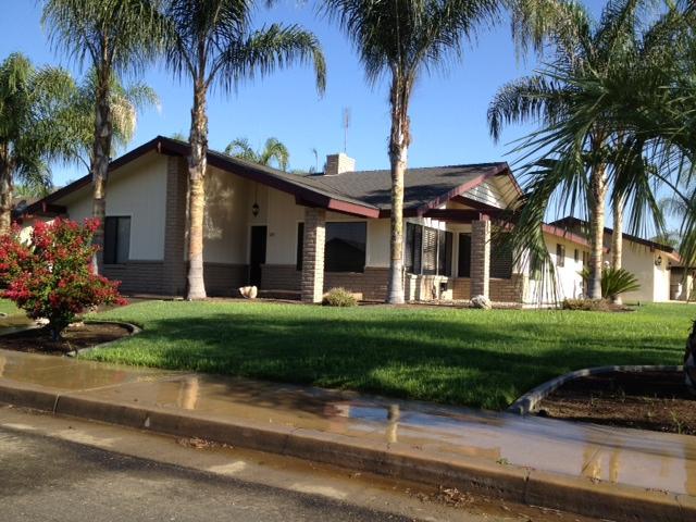695 E Bel Aire Dr, Dinuba, CA 93618 photo 1