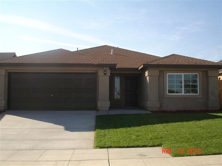 1986 Eagle Dr, Madera, CA 93638 photo 1