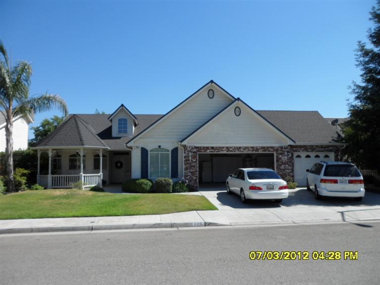 320 W Serena Ave, Clovis, CA 93619 photo 1