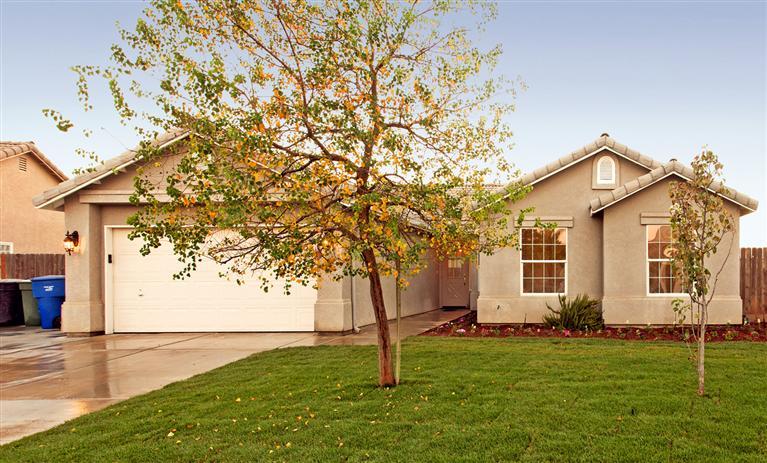 687 Monterey Ln, Lemoore, CA 93245 photo 1