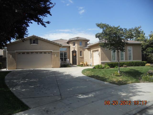 860 N Orangewood Ave, Clovis, CA 93611 photo 1