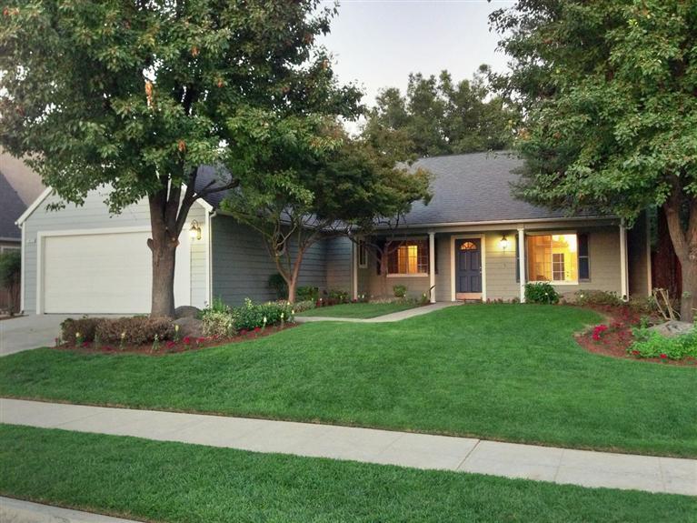 1075 N Chapel Hill Ave, Clovis, CA 93611 photo 1