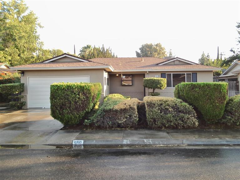 680 W Pat Dr, Clovis, CA 93612 photo 1