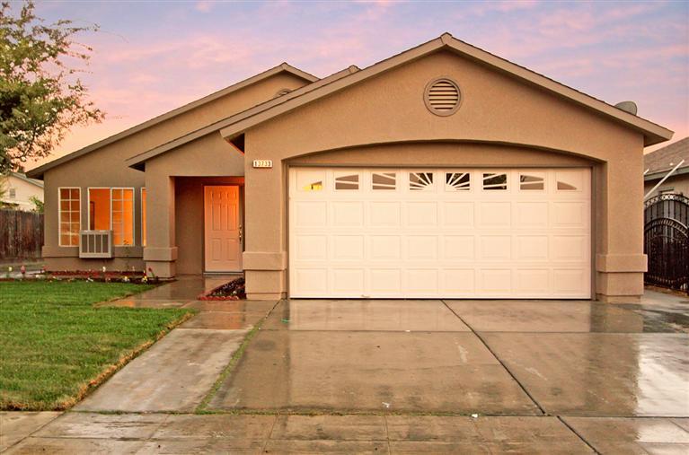 13733 E Amigo Dr, Parlier, CA 93648 photo 1