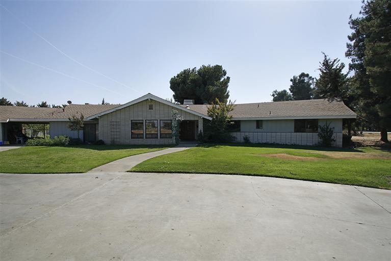 11801 16th Ave, Lemoore, CA 93245 photo 1