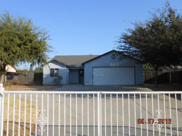726 9th St, Sanger, CA 93657 photo 1