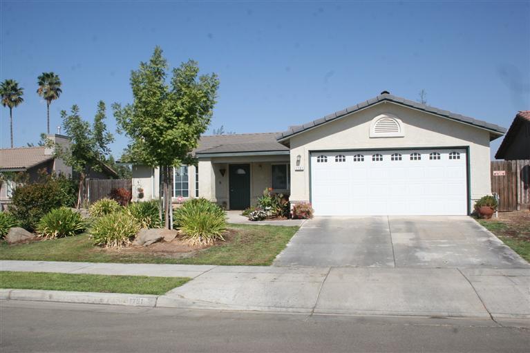 1751 Eisenhower Ln, Madera, CA 93638 photo 1