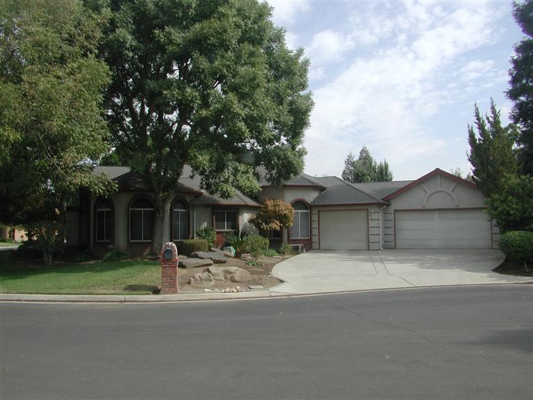 492 W Athens Ave, Clovis, CA 93611 photo 1