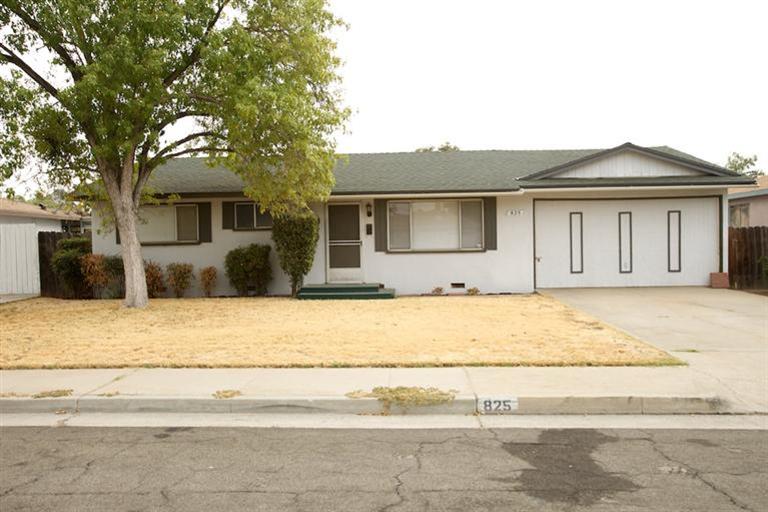 825 Cherry Ln, Clovis, CA 93612 photo 1