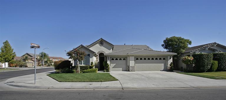 927 Carson Ave, Clovis, CA 93611 photo 1