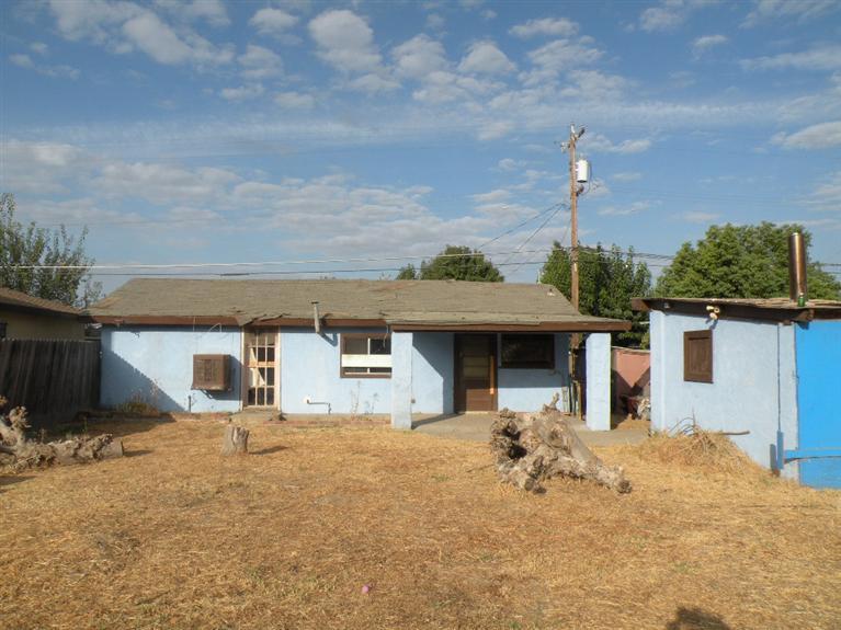 1339 I St, Sanger, CA 93657 photo 1