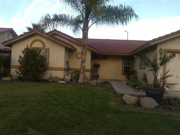 300 S Chablis Ave, Kerman, CA 93630 photo 1