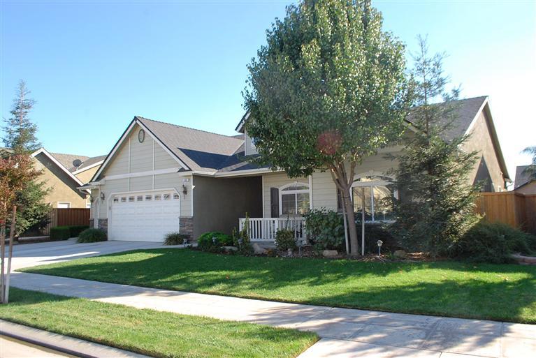 464 W Lester, Clovis, CA 93619 photo 1