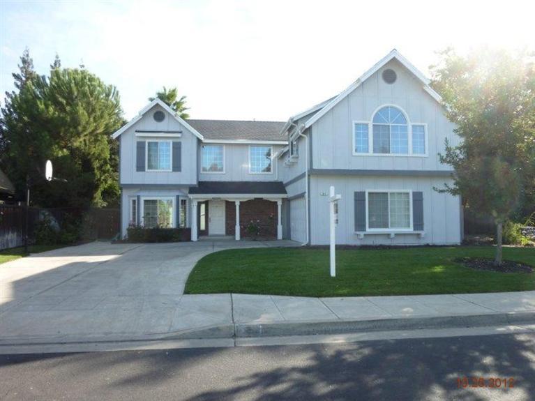 847 Cypress Ave, Clovis, CA 93611 photo 1