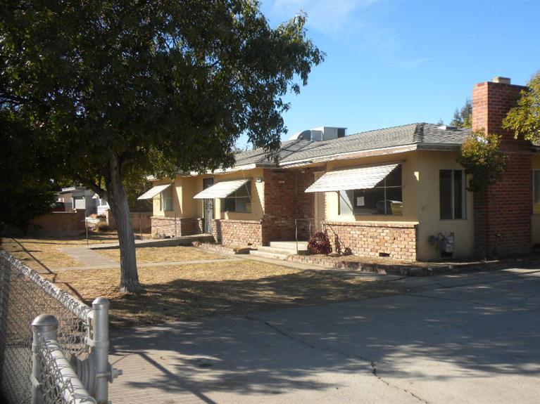 559 W Bullard Ave, Clovis, CA 93612 photo 1