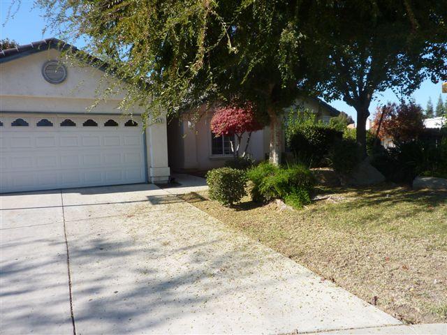 343 Claremont Ave, Sanger, CA 93657 photo 1