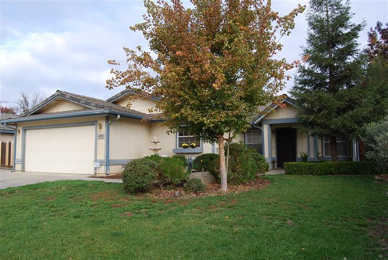 420 E Carob Ave, Reedley, CA 93654 photo 1