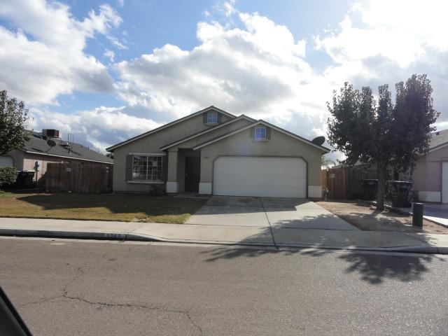 2753 Pine St, Selma, CA 93662 photo 1