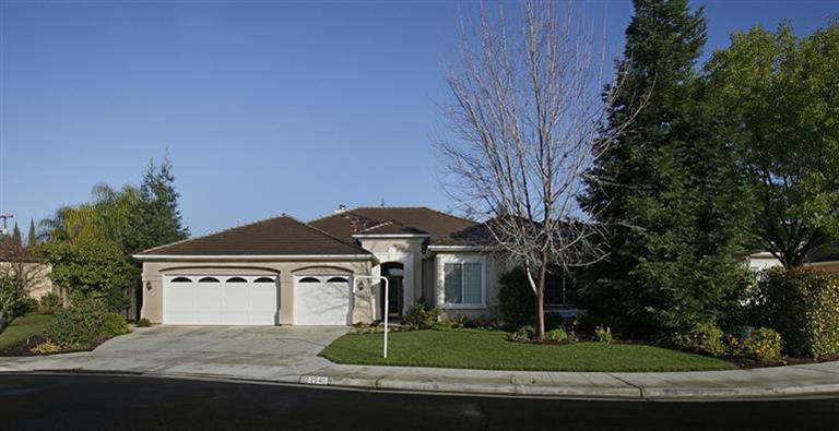2540 E Ryan Ln, Fresno, CA 93720 photo 1