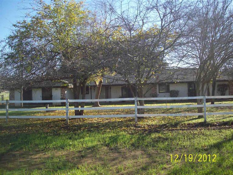 8862 Chickadee Ln, Clovis, CA 93619 photo 1