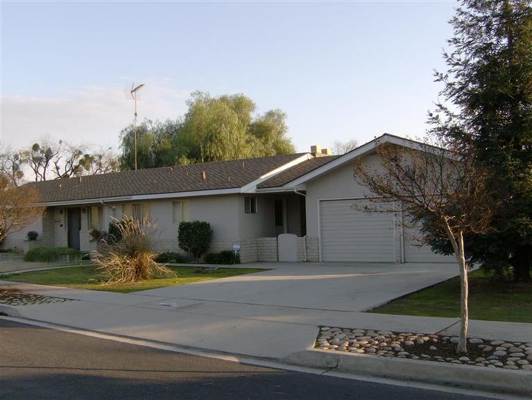 895 E Linzmeier Dr, Dinuba, CA 93618 photo 1