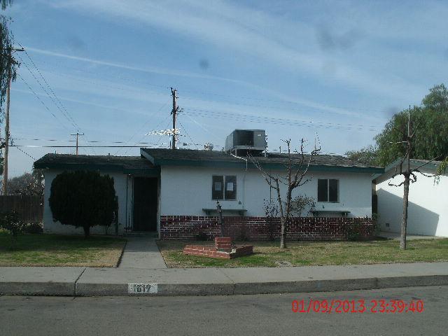 1617 James St, Sanger, CA 93657 photo 1