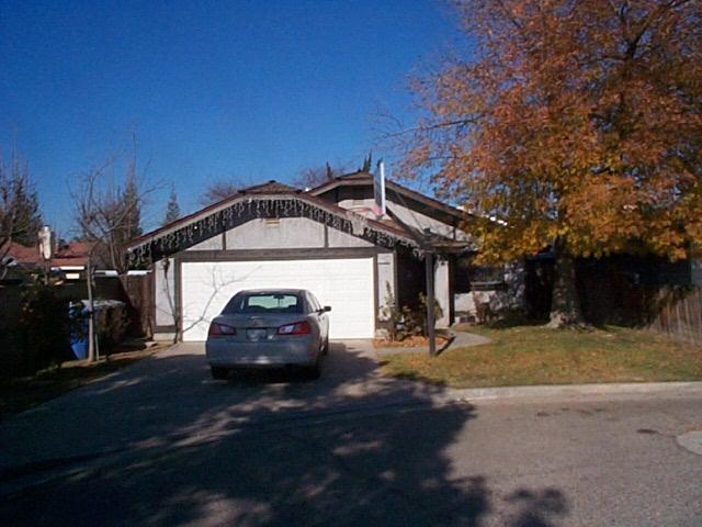 2726 Burnham St, Selma, CA 93662 photo 1