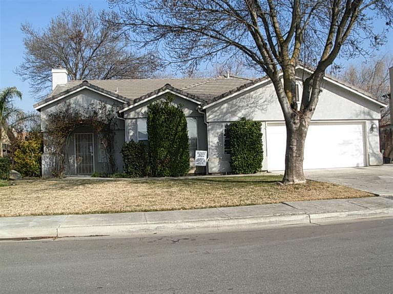 826 E Julia Way, Hanford, CA 93230 photo 1