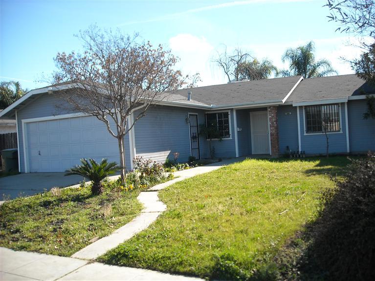 994 W Ashcroft Ave, Clovis, CA 93612 photo 1