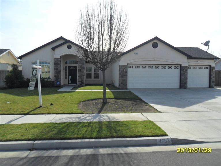 1763 Redbud St, Lemoore, CA 93245 photo 1