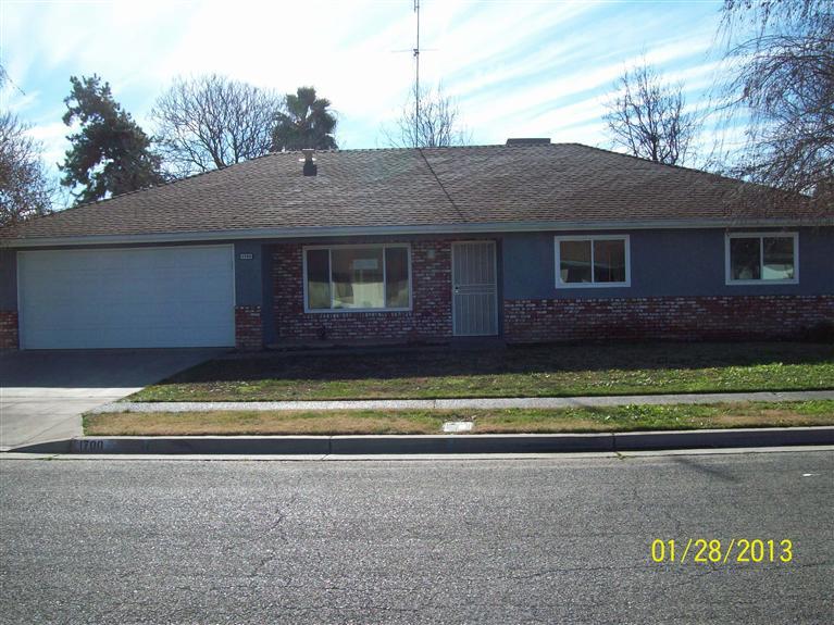 1700 Riverview Dr, Madera, CA 93637 photo 1