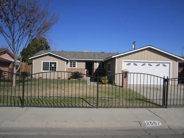 2557 Harvard Ave, Clovis, CA 93612 photo 1